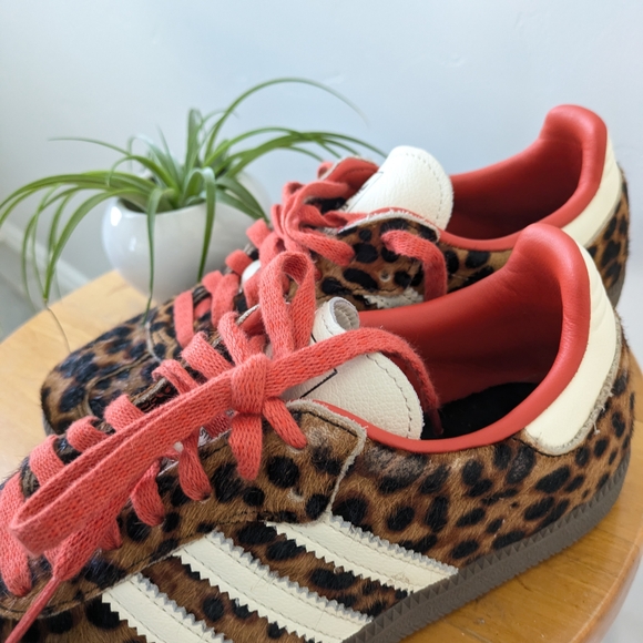 Adidas Women's Leopard Print Sneakers with Red Accents - Picture 8 of 9